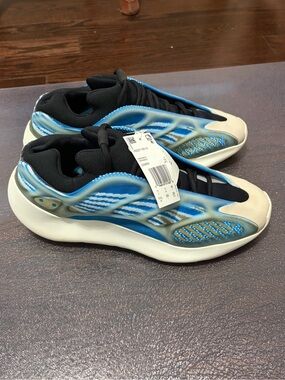 Adidas Yeezy 700 V3 Azareth